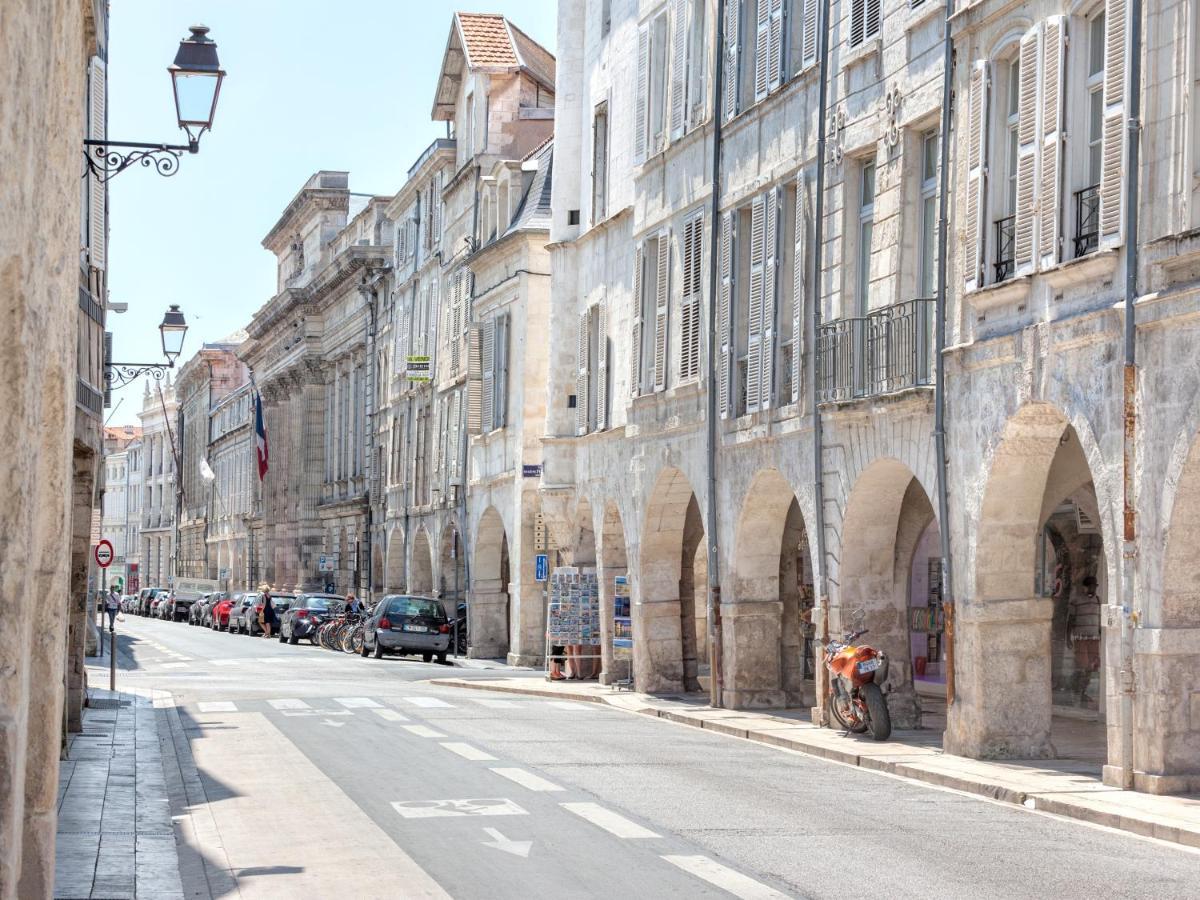 Bed and Breakfast Cour Des Dames La Rochelle  Exterior foto