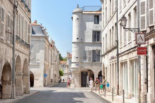 Bed and Breakfast Cour Des Dames La Rochelle  Exterior foto